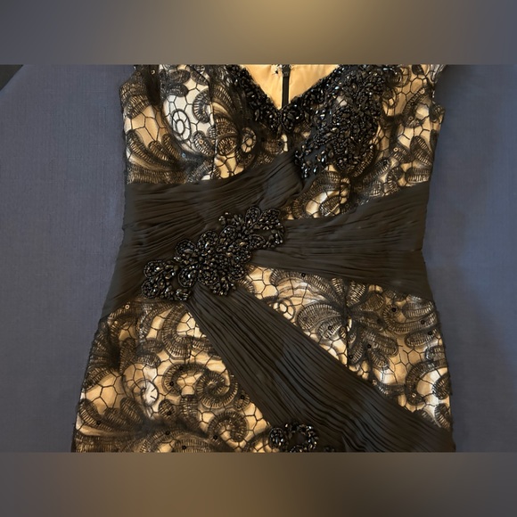 Lace Beaded Off-the-Shoulder Mac Duggal Dress, size 4 - Picture 3 of 13